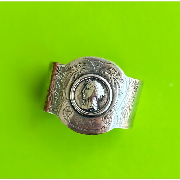 Vintage Renaissance Revival Engraved Silver Cuff Bracelet with Portrait - Picture 3 of 6